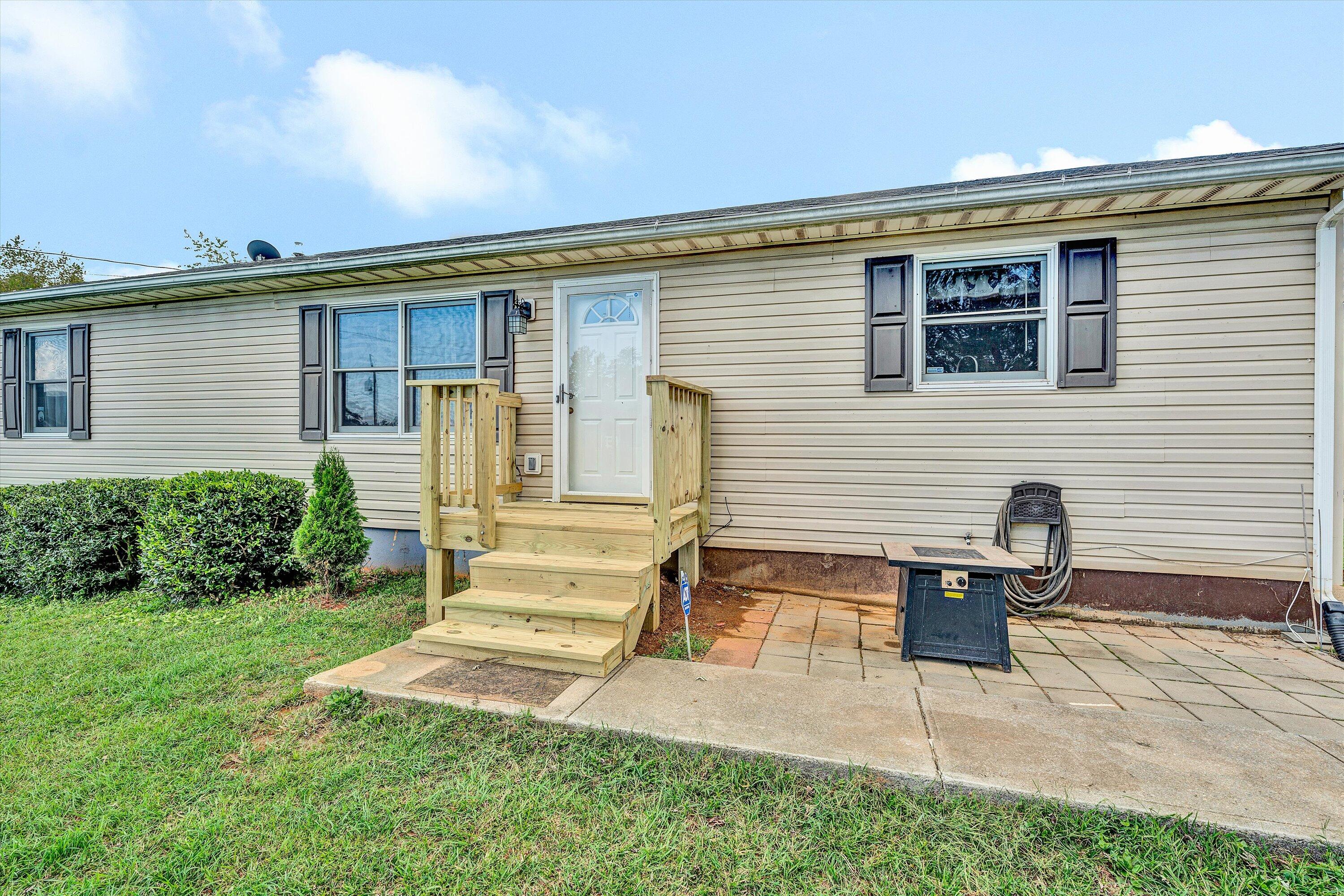 2023 Lipscomb Road Moneta, VA 24121 - Photo 6 of 41 04-092020240219