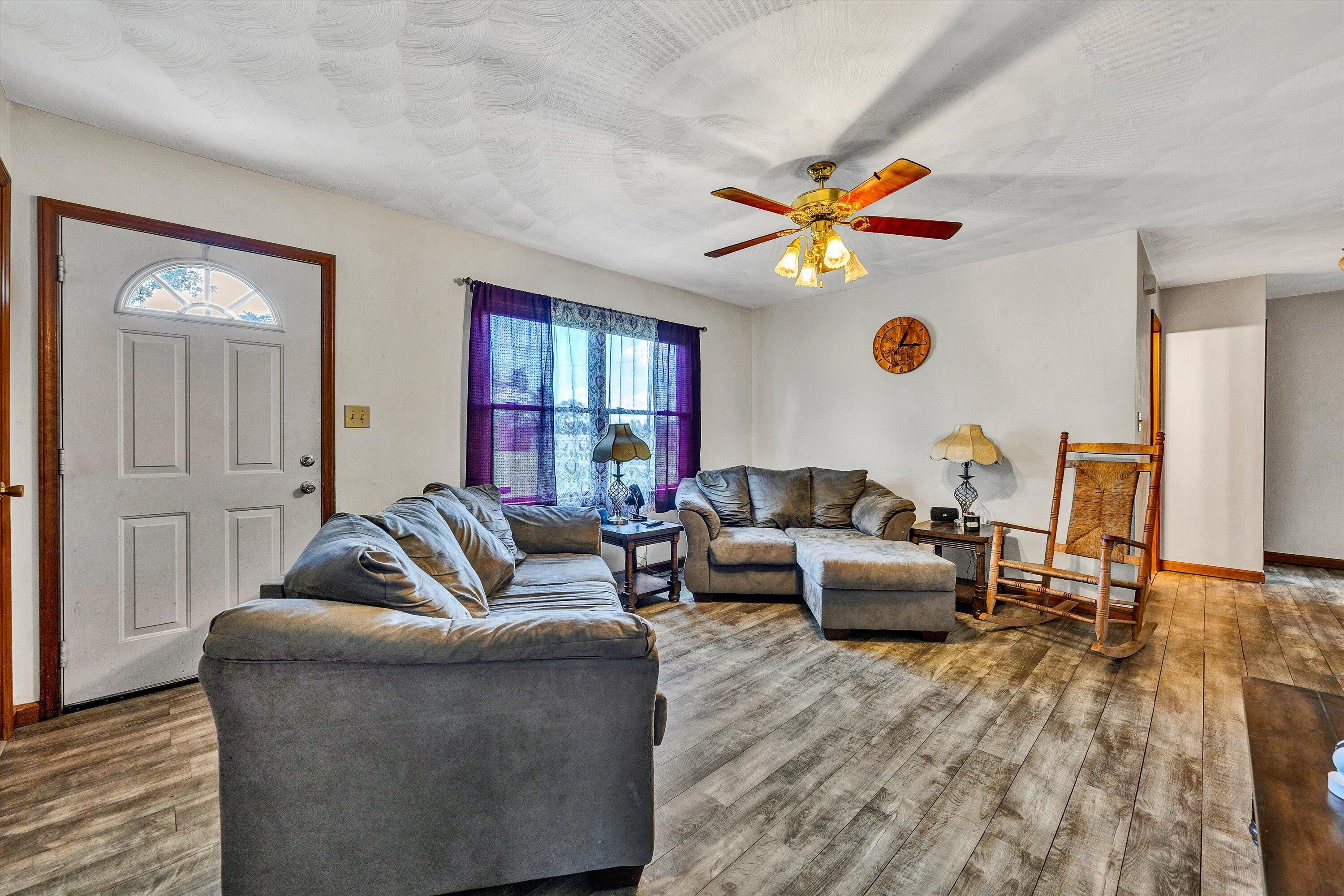 2023 Lipscomb Road Moneta, VA 24121 - Photo 7 of 41 05-092020240192
