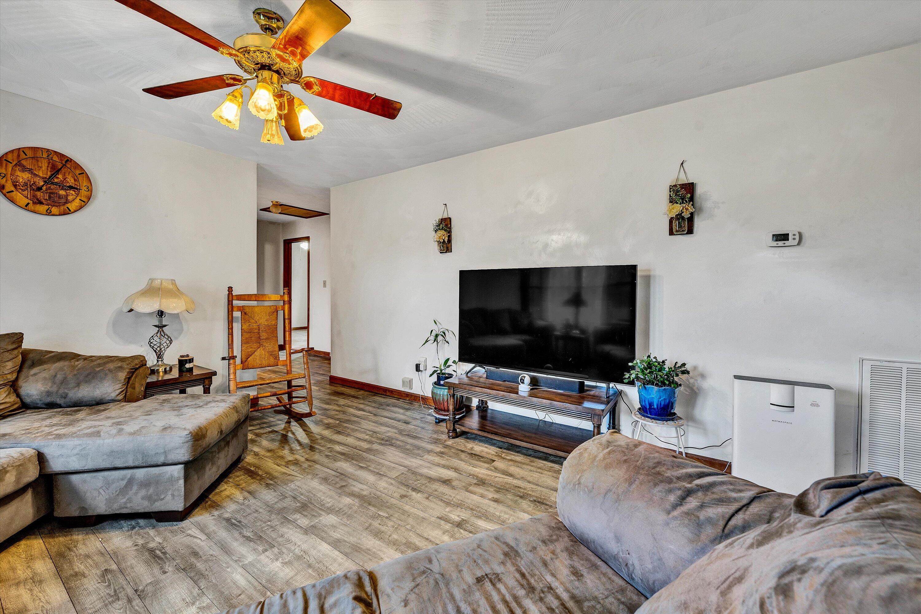 2023 Lipscomb Road Moneta, VA 24121 - Photo 8 of 41 06-092020240193