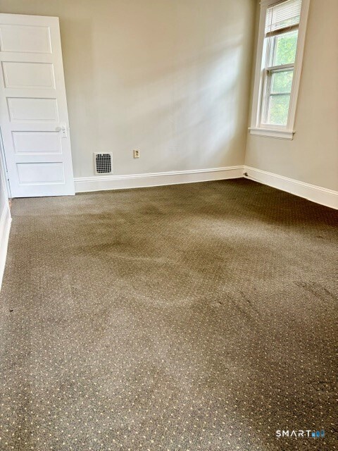 808 Mill Plain Road Fairfield, CT 06824 - Photo 3 of 15 Middle Room