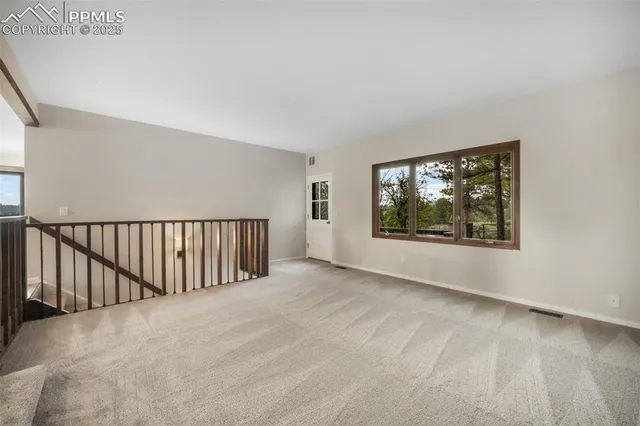 a view of livingroom with furniture