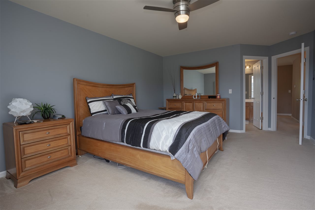 7634 Jockey Drive Loves Park, IL 61111 - Photo 10 of 25 a bedroom with a bed and window