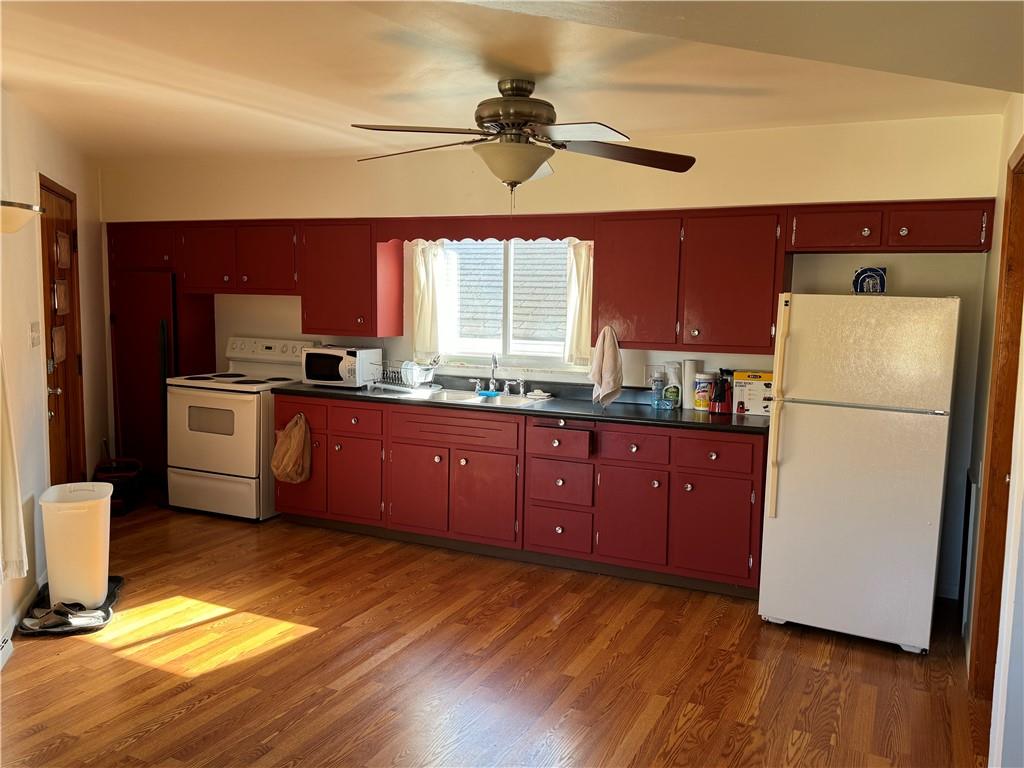 400 Mohawk Drive Arnold, PA 15068 - Photo 9 of 33 Kitchen Upper floor