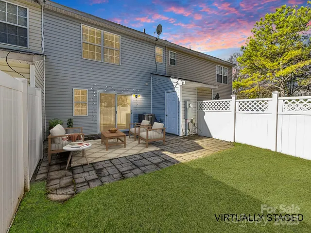 a view of back yard of the house