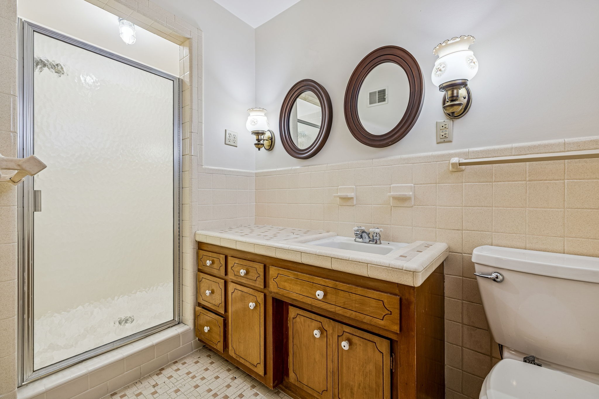 5414 Hill Rd Circle Nashville, TN 37220 - Photo 13 of 51 a bathroom with a toilet and a sink