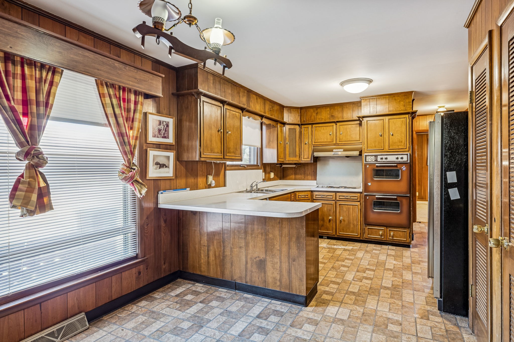 5414 Hill Rd Circle Nashville, TN 37220 - Photo 27 of 51 a kitchen with stainless steel appliances a sink stove and refrigerator