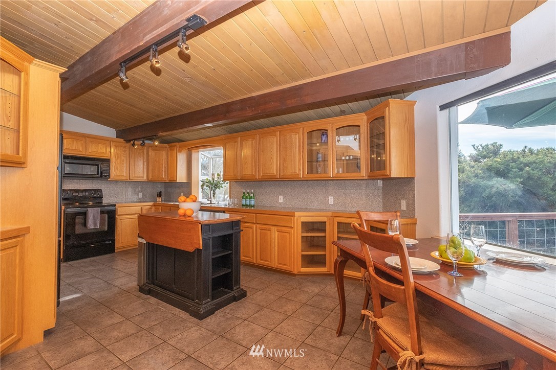 192 Victoria Loop Port Townsend, WA 98368 - Photo 4 of 40 Gallery Image 4