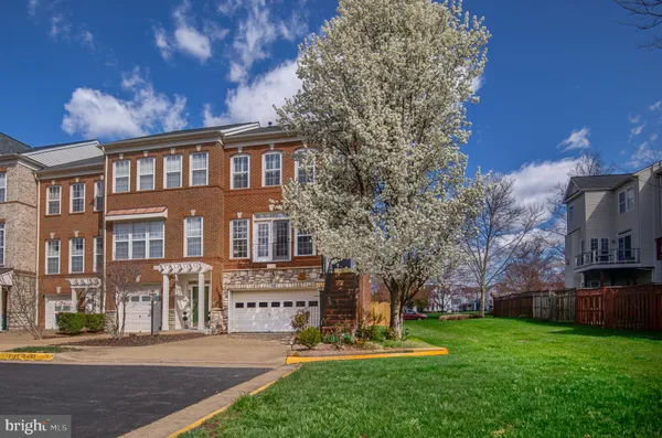 $750,000 | 43164 Crosswind Terrace, Broadlands, VA 20148