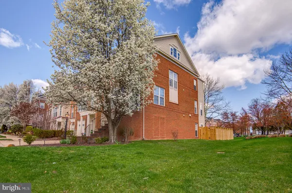 $750,000 | 43164 Crosswind Terrace, Broadlands, VA 20148