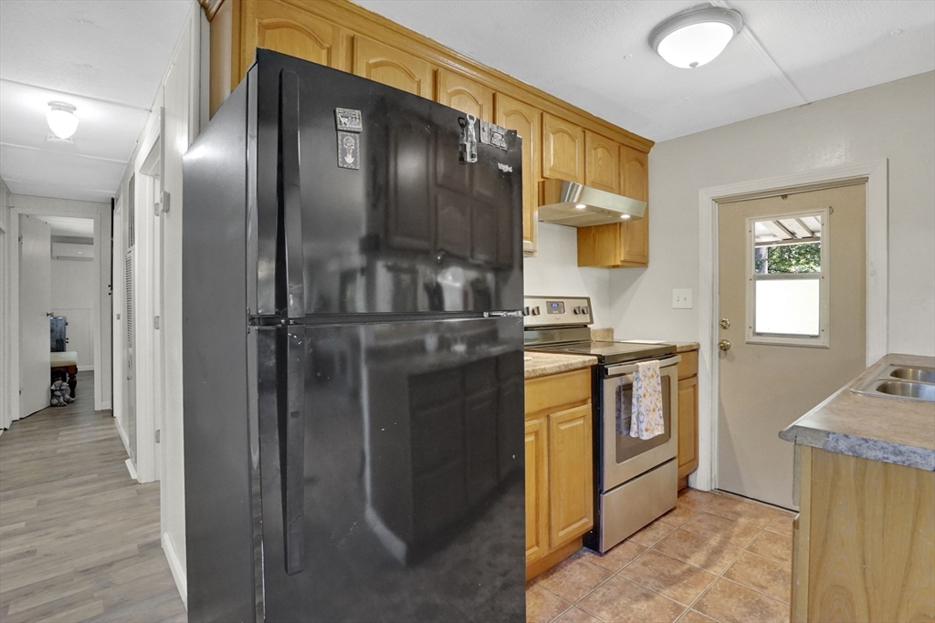 67 Fieldston Street Springfield, MA 01119 - Photo 10 of 16