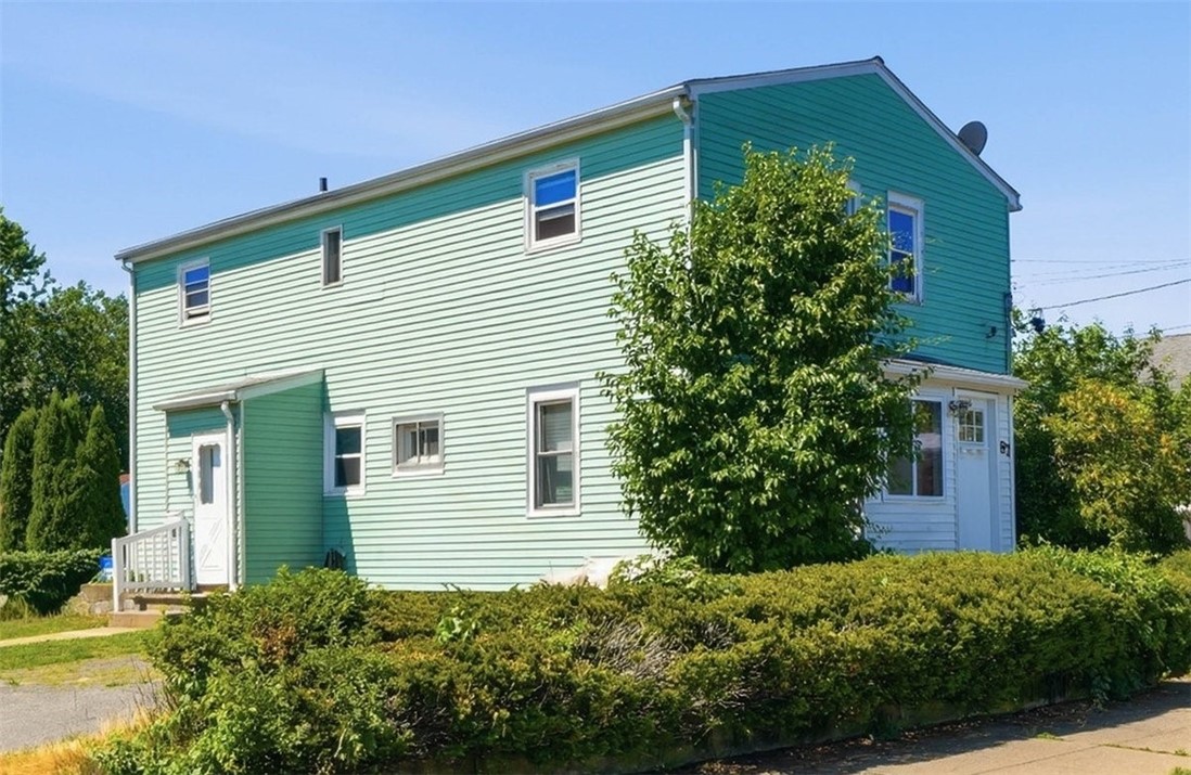 87 Manton Street Pawtucket, RI 02861 - Photo 1 of 20