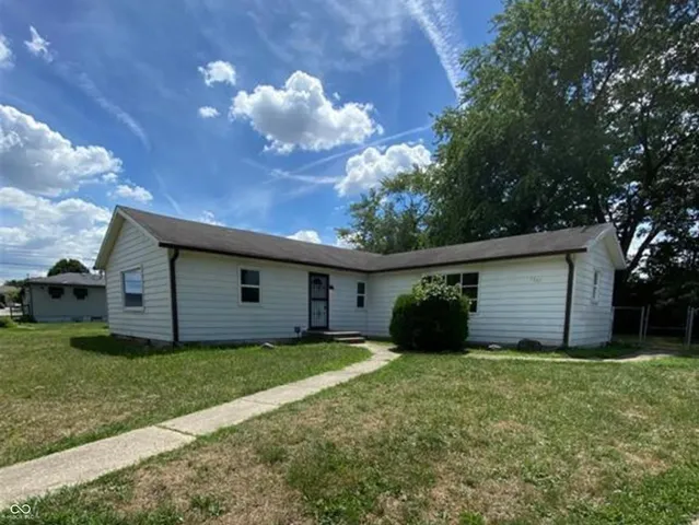$1,600 | 7307 West Henry Street, Indianapolis, IN 46231