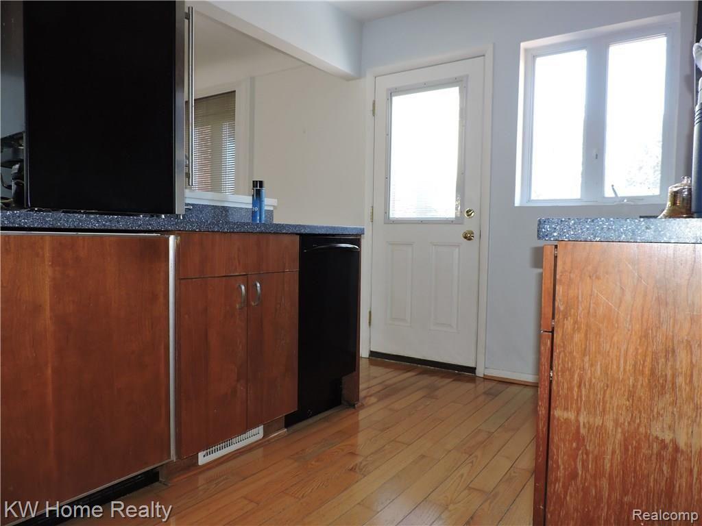 901 North Adams Road Birmingham, MI 48009 - Photo 5 of 20 DSCN3500.JPG