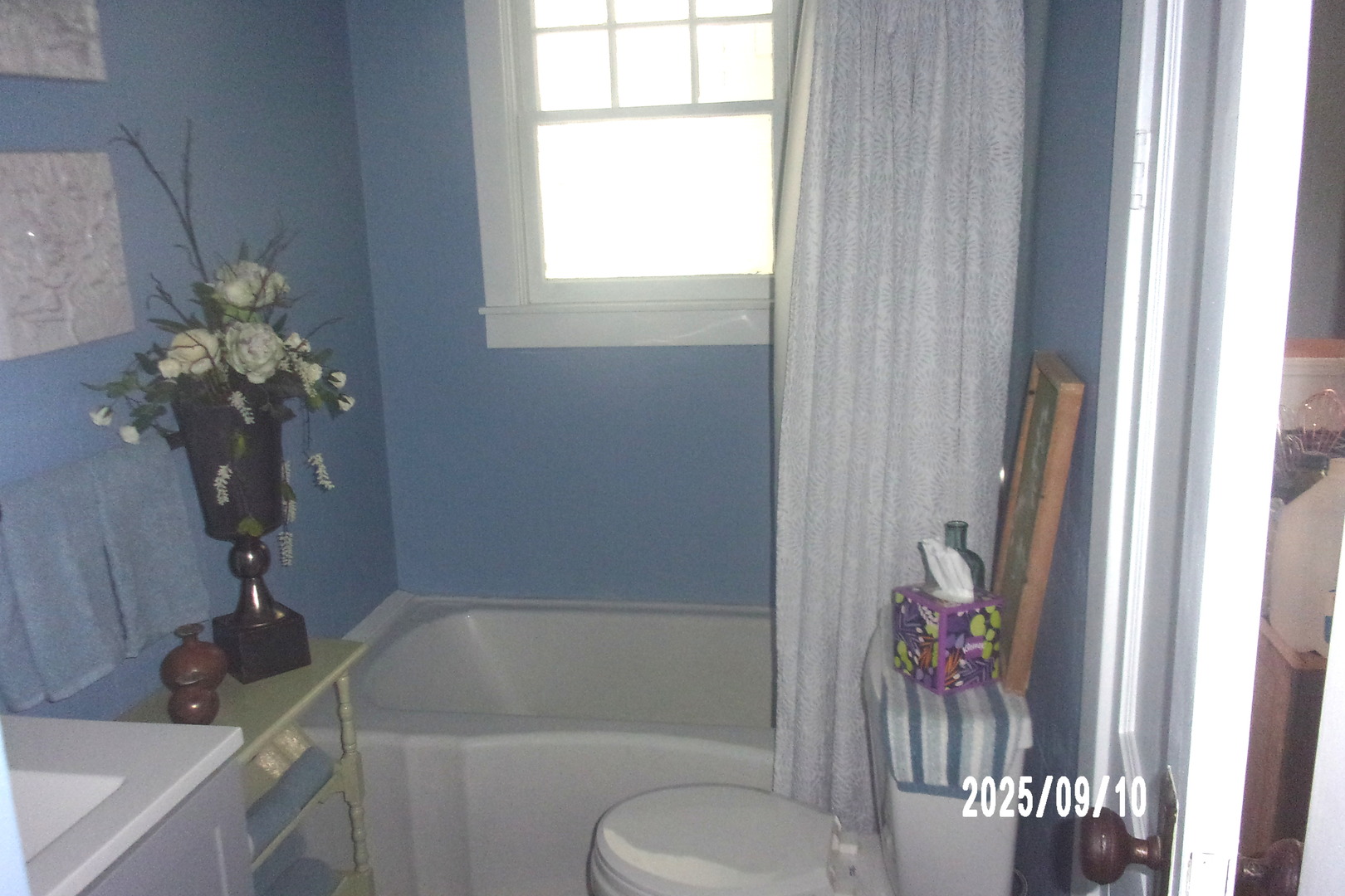 325 South Race Street Piper City, IL 60959 - Photo 12 of 25 a bath room with a toilet and a bath tub