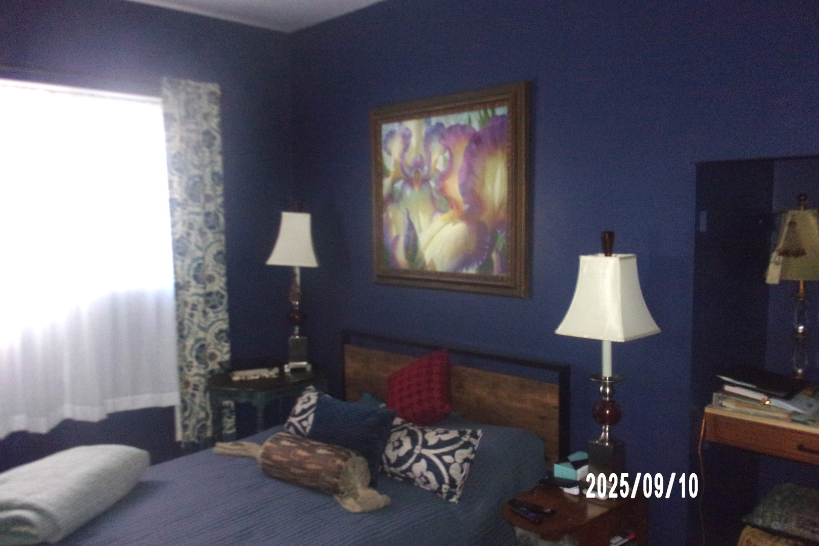 325 South Race Street Piper City, IL 60959 - Photo 18 of 25 a living room with furniture and a lamp