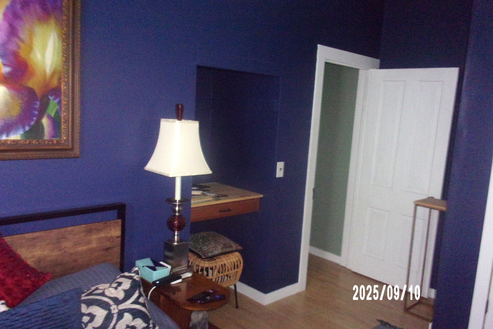 325 South Race Street Piper City, IL 60959 - Photo 20 of 25 a room with furniture and a lamp