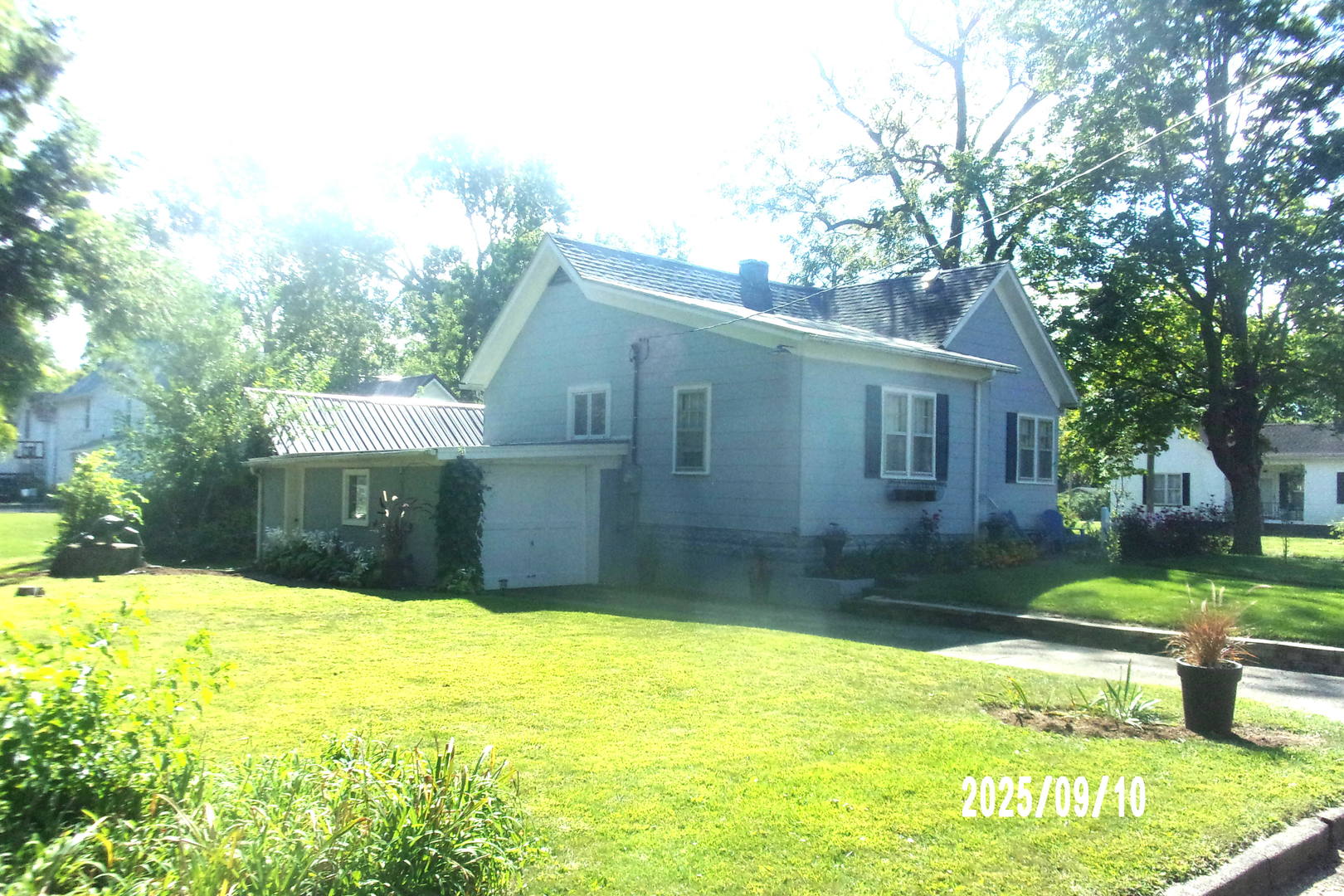 325 South Race Street Piper City, IL 60959 - Photo 2 of 25 a view of a back yard of the house