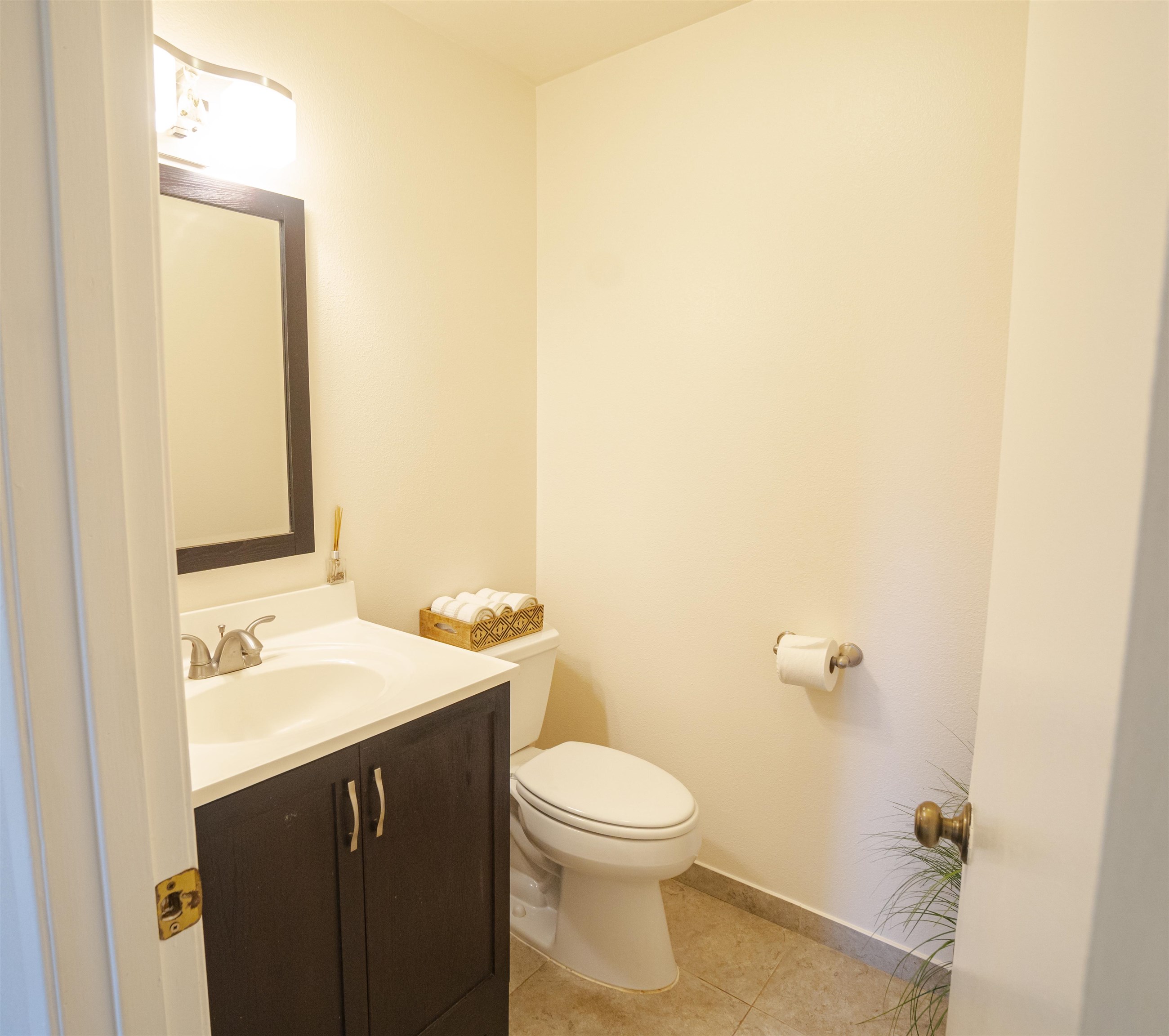 150 Hui Rd F Lahaina, HI 96761 - Photo 6 of 29 Half Bathroom