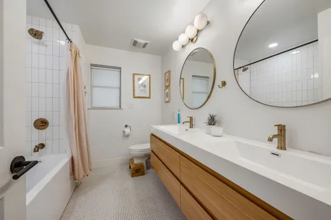 $985,000 | 10503 Spicewood Parkway, Austin, TX 78750