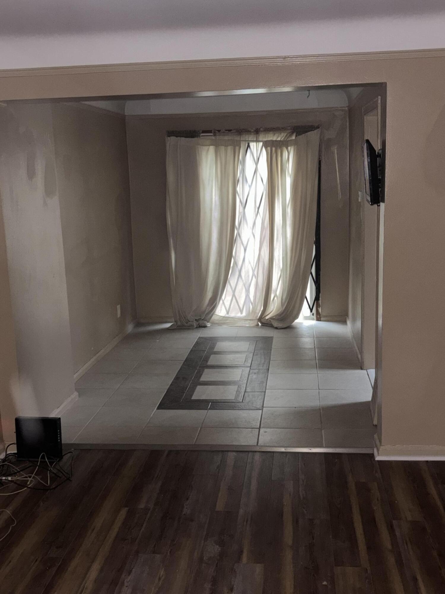 18089 Schaefer Highway Detroit, MI 48235 - Photo 5 of 14 IMG_2527