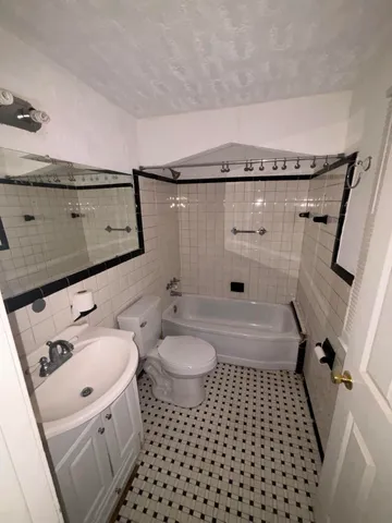 $1,250 | 18089 Schaefer Highway, Detroit, MI 48235