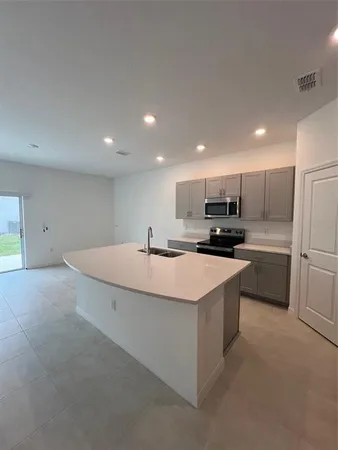 $1,900 | 2958 Canary Avenue, Davenport, FL 33837