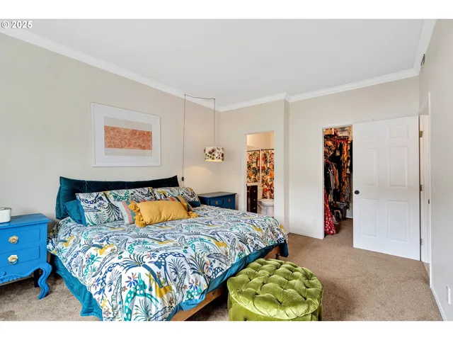 $329,000 | 4320 South Corbett Avenue, Unit 302, Portland, OR 97239