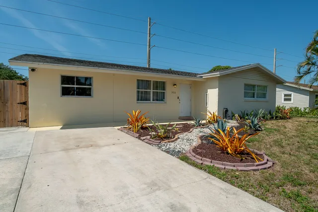 a view of backyard with small cabin