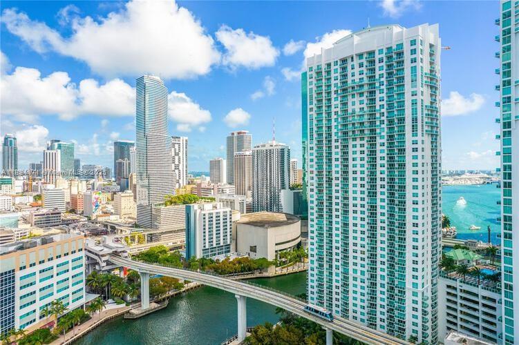 31 Southeast 5th Street, Unit 4016 Miami, FL 33131 - Photo 12 of 14 a view of a city with tall buildings