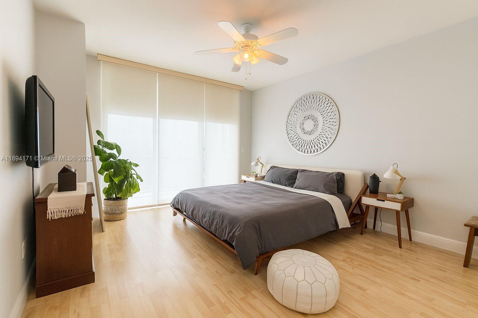 31 Southeast 5th Street, Unit 4016 Miami, FL 33131 - Photo 8 of 14 a bedroom with a bed and a flat screen tv