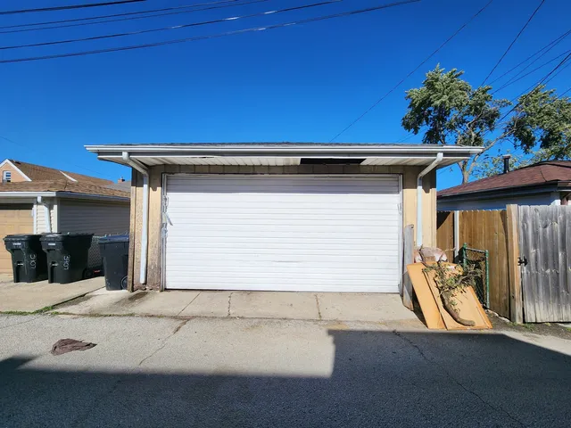 a view of a garage
