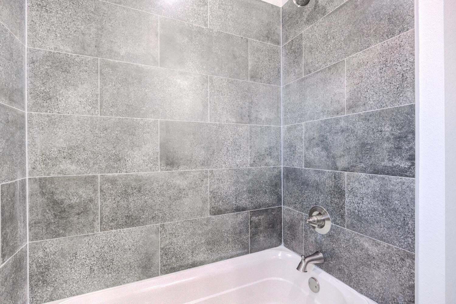 7808 97th Street Lubbock, TX 79424 - Photo 8 of 38 a bathroom with a bathtub