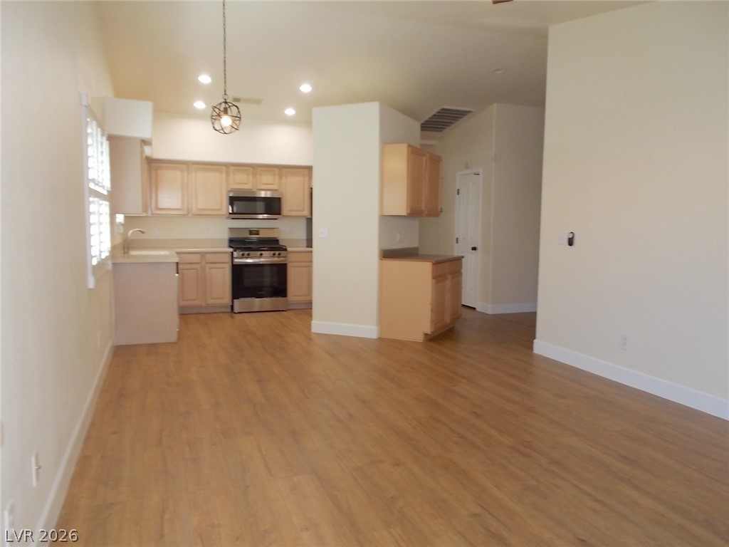 112 Golf Course Street Las Vegas, NV 89145 - Photo 9 of 27