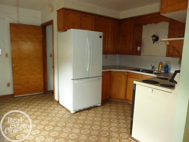 47635 Sugarbush Road New Baltimore, MI 48047 - Photo 6 of 22 50162054-b81f9f1c-a45d-459b-8ded-ae404cdb6f17.JPG