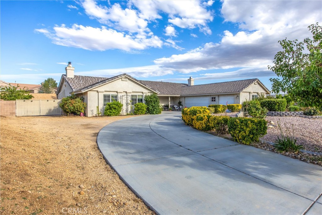 13997 Riverside Drive Apple Valley, CA 92307 - Photo 2 of 55
