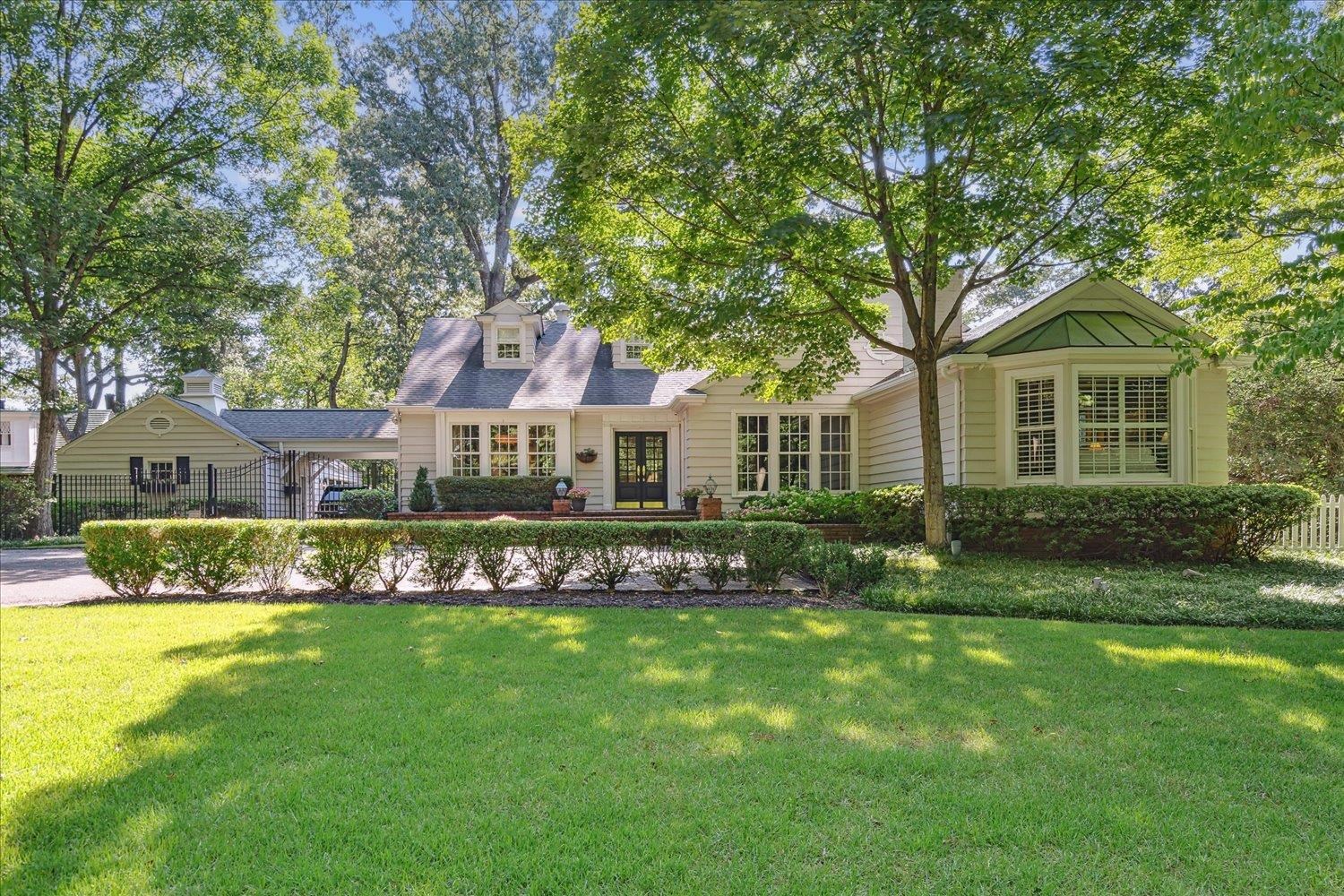 24 South Rose Road Memphis, TN 38117 - Photo 2 of 40 a front view of house with yard and green space