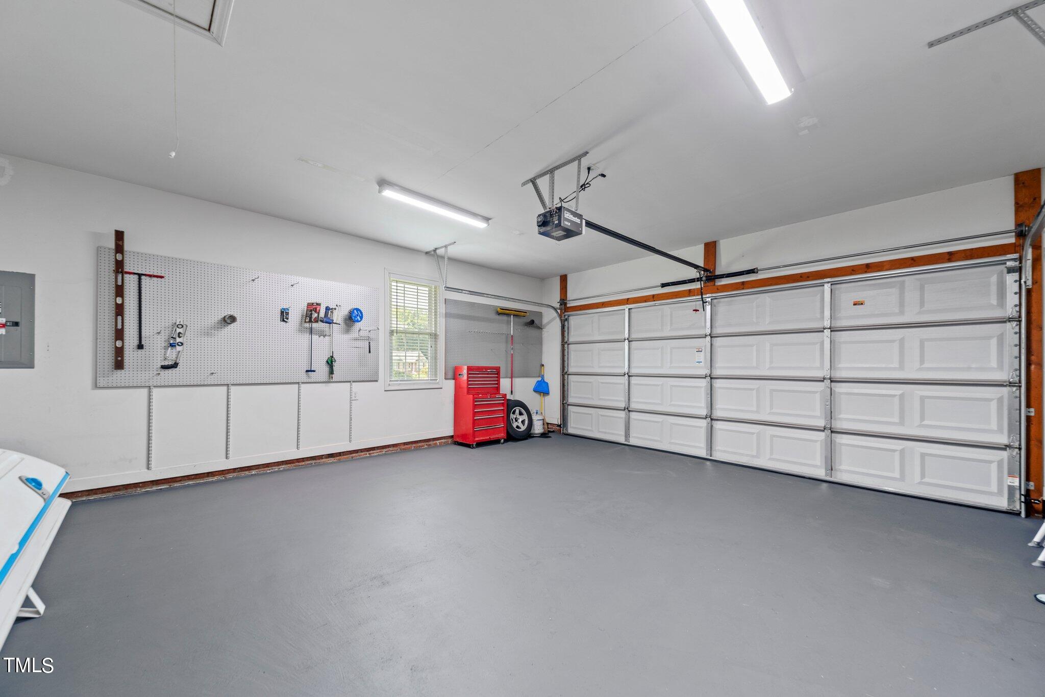 2461 Farrell Road Mebane, NC 27302 - Photo 27 of 35 a view of a livingroom with closet