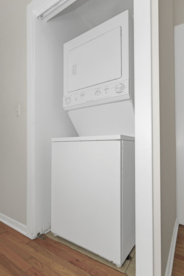 1333 West Taylor Street, Unit 2 Chicago, IL 60607 - Photo 22 of 22 a view of washer and dryer