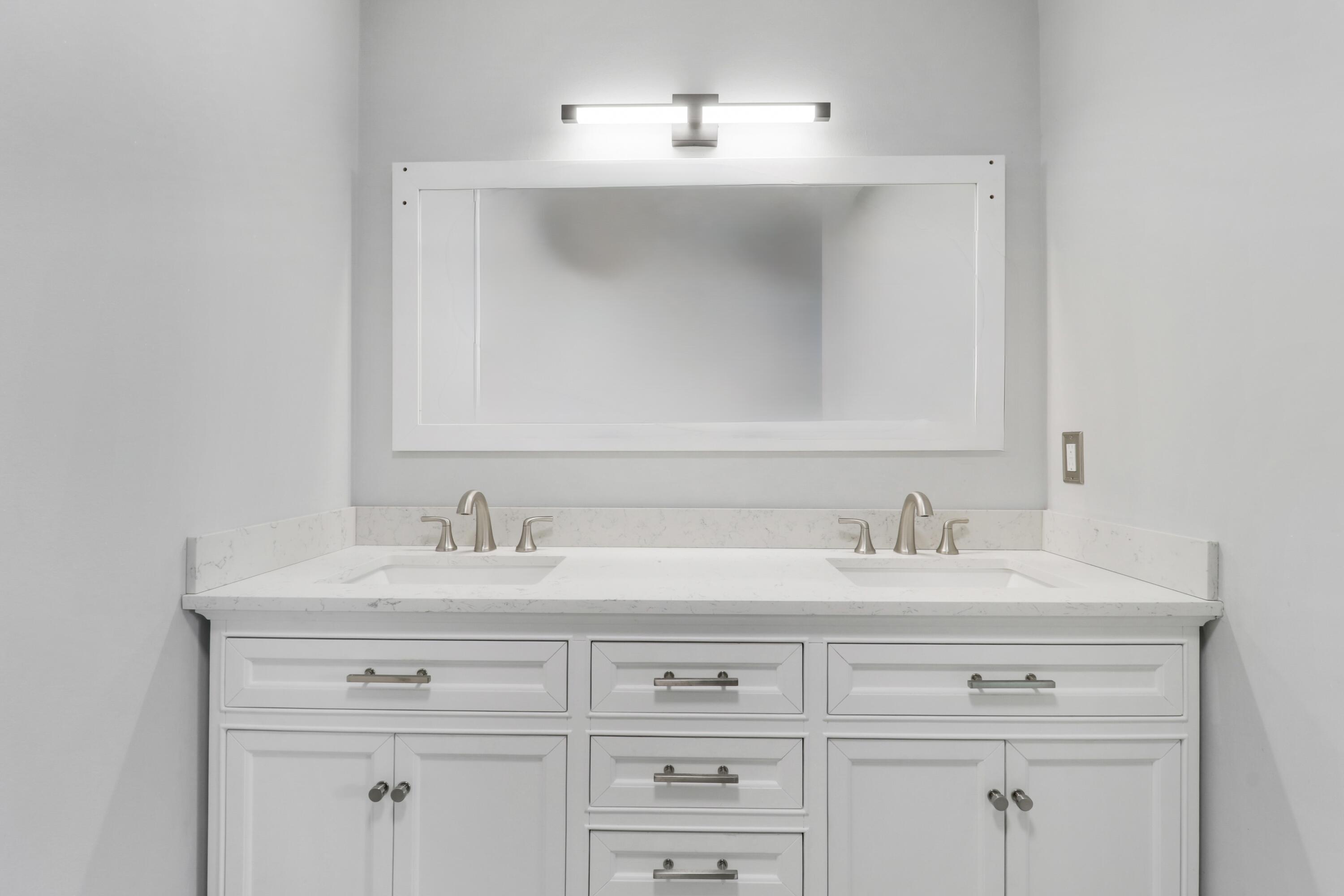 384 Golfview Road, Unit D North Palm Beach, FL 33408 - Photo 27 of 52 Primary Vanity