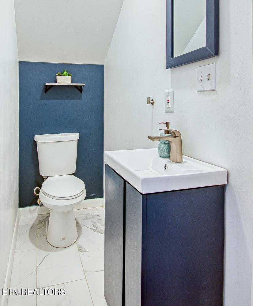 2705 Sood Road, Unit B Knoxville, TN 37921 - Photo 7 of 18 007-008-DSC 7793-826x1000