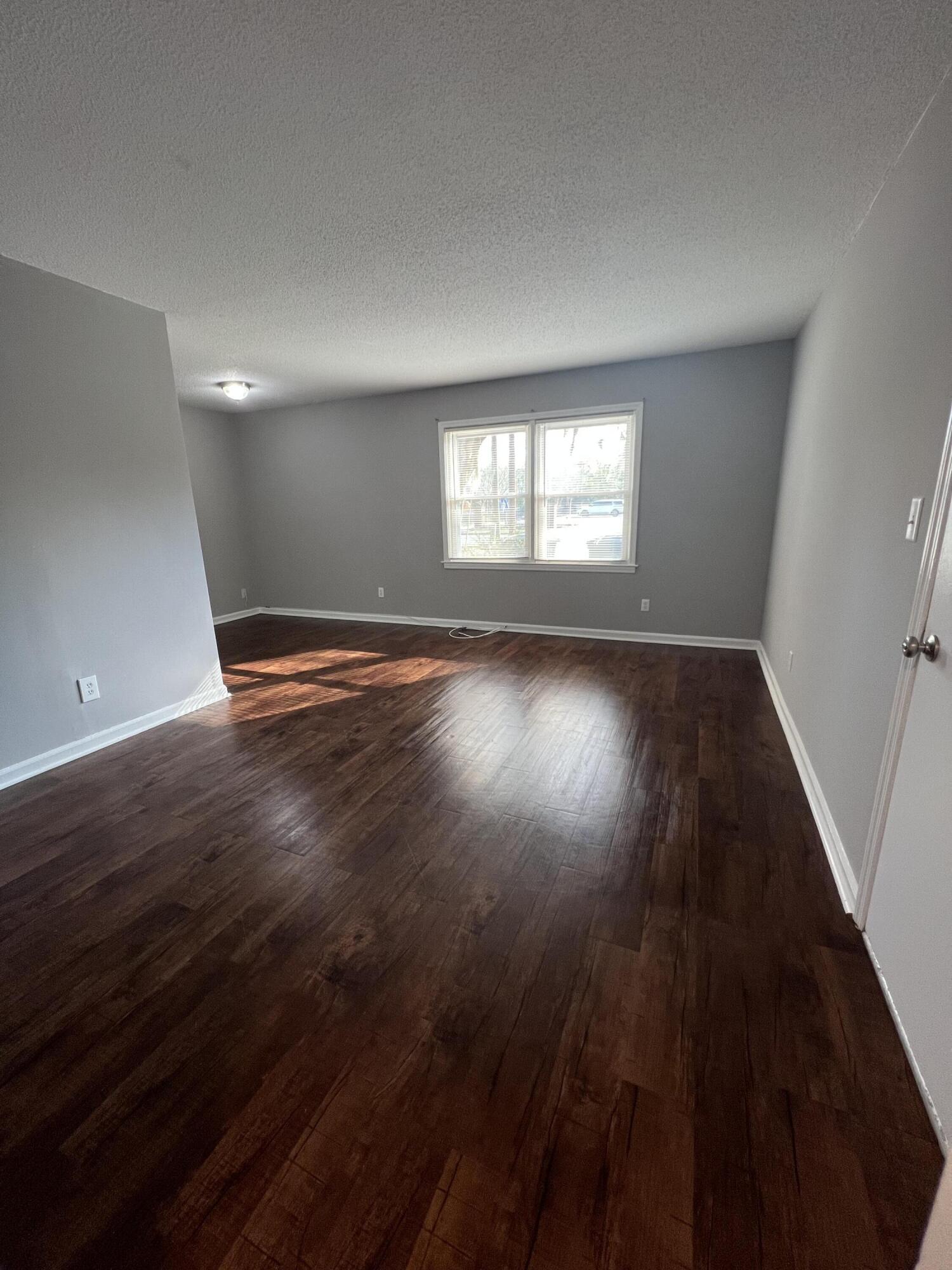 109 South Miller Street, Unit B Walterboro, SC 29488 - Photo 7 of 15 IMG_1649