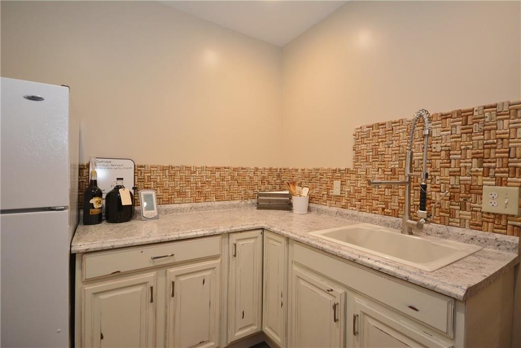 425 Kelly Road Washington, PA 15301 - Photo 17 of 24 Gallery Image 17