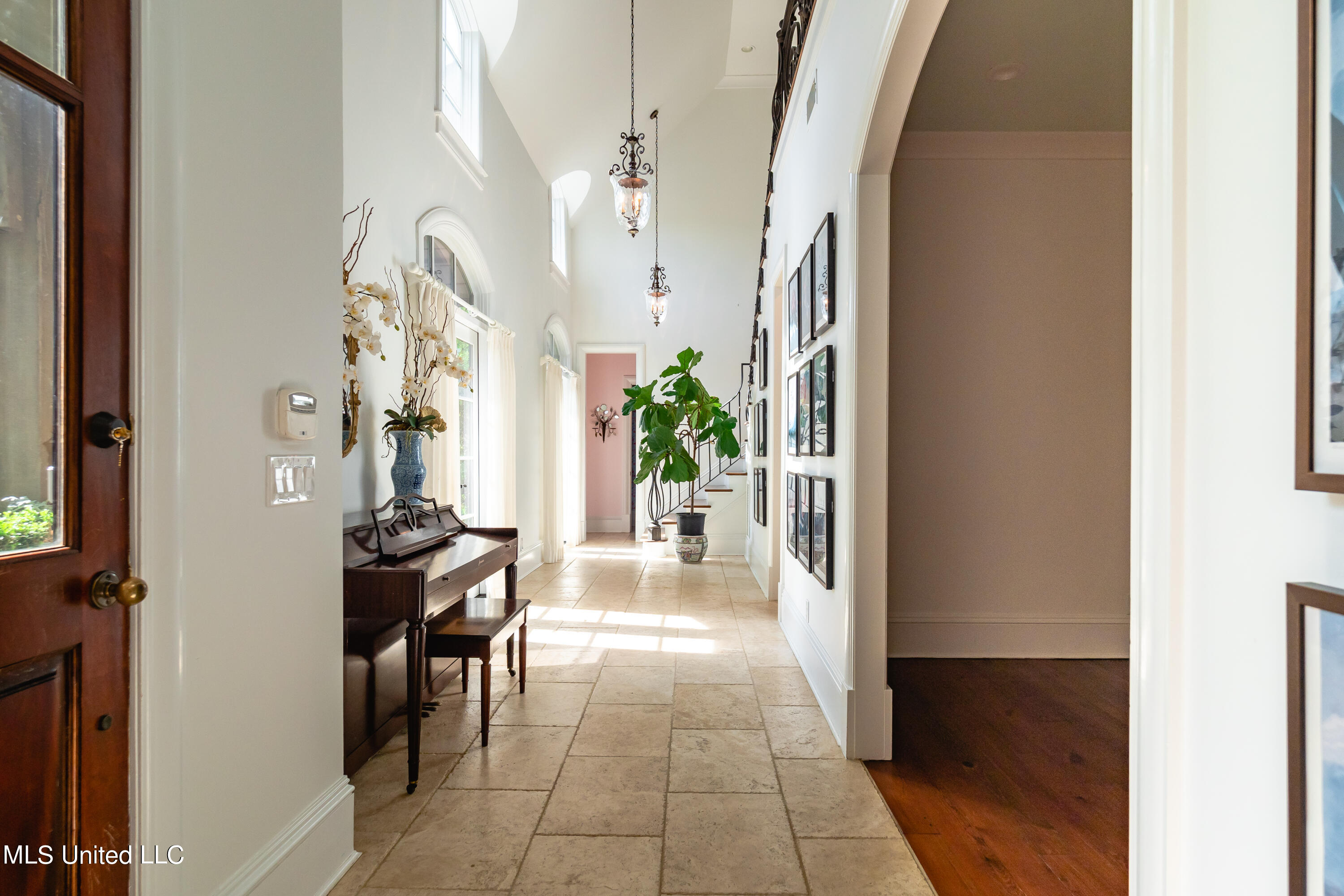 3 Pecan Tree Place Jackson, MS 39211 - Photo 5 of 24 P4290004