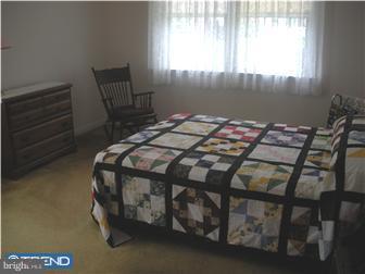 31 Duncan Lane Springfield, PA 19064 - Photo 6 of 11 Bedroom - Main