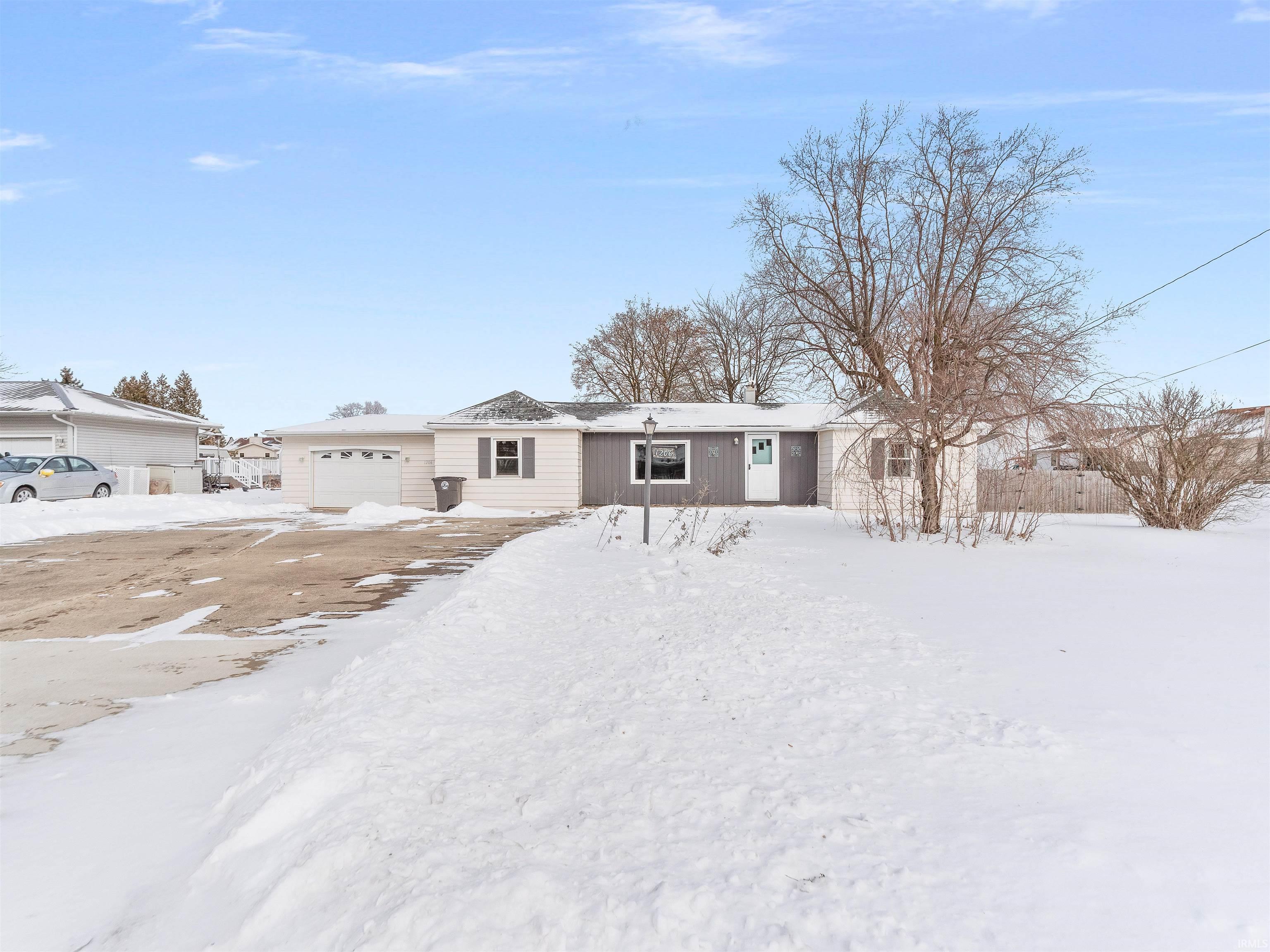 1206 Mayfield Road Fort Wayne, IN 46825 - Photo 3 of 33