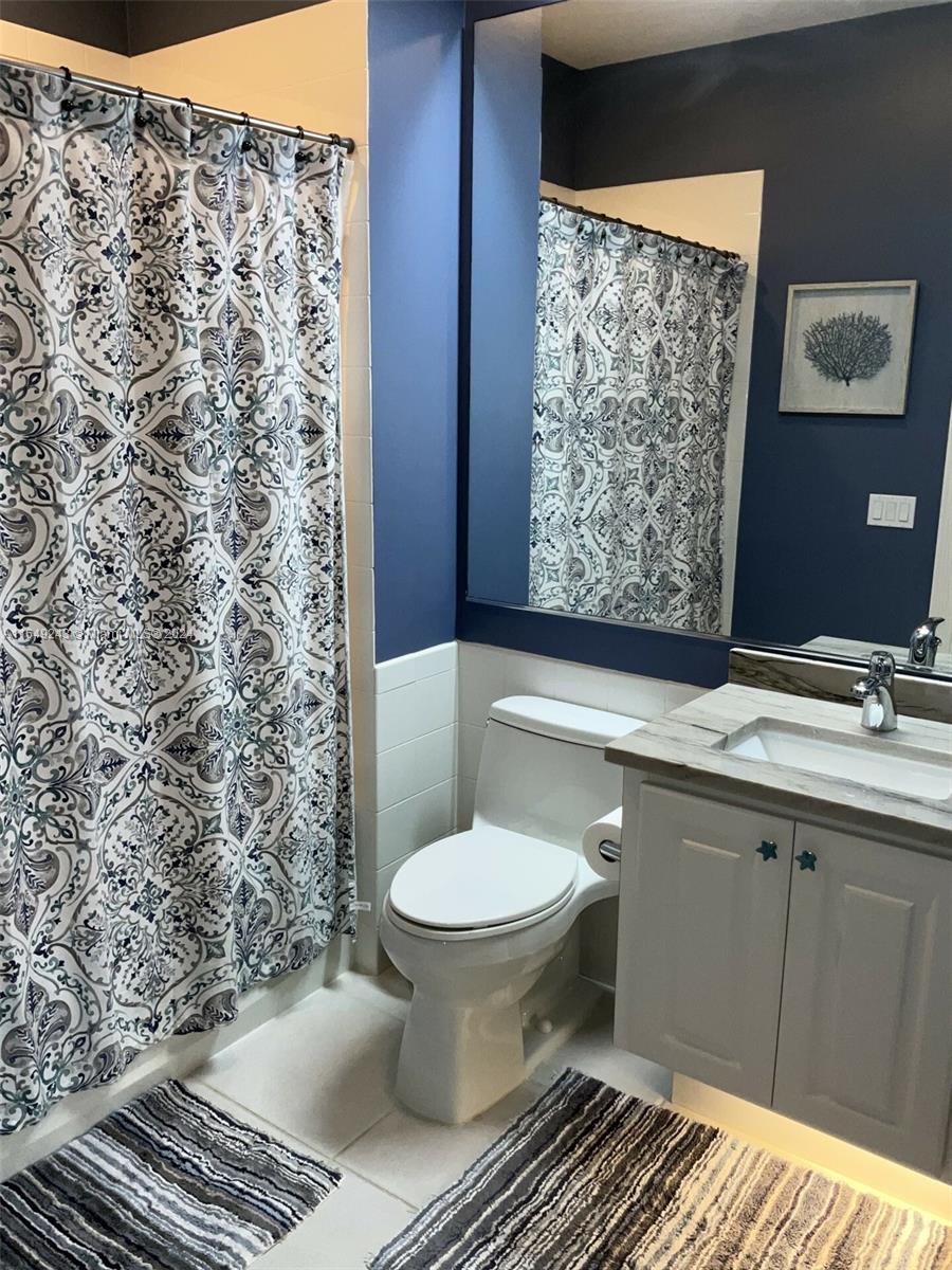 155 Soriano Drive, Unit 155 Jupiter, FL 33458 - Photo 17 of 29 a bathroom with a sink toilet and shower