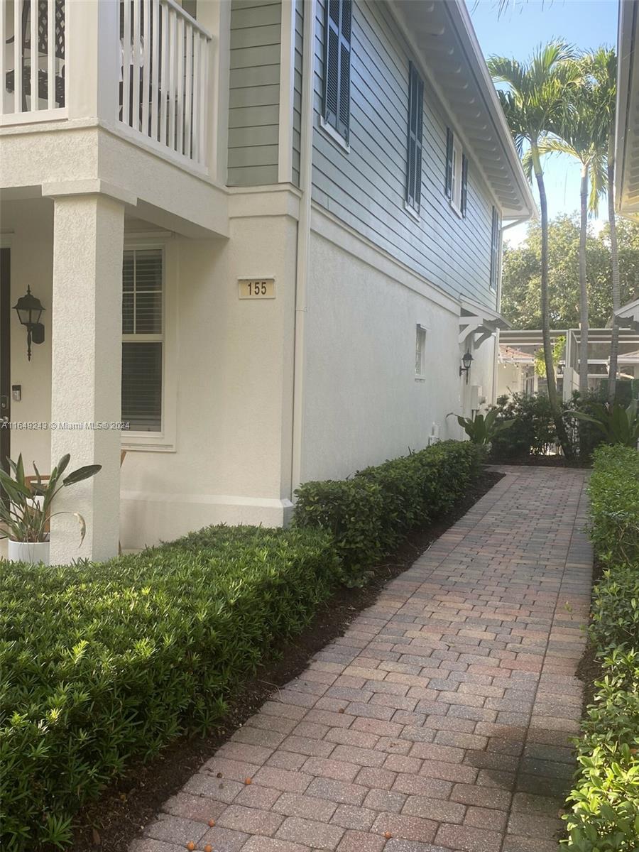 155 Soriano Drive, Unit 155 Jupiter, FL 33458 - Photo 20 of 29 a backyard of a house with lots of green space