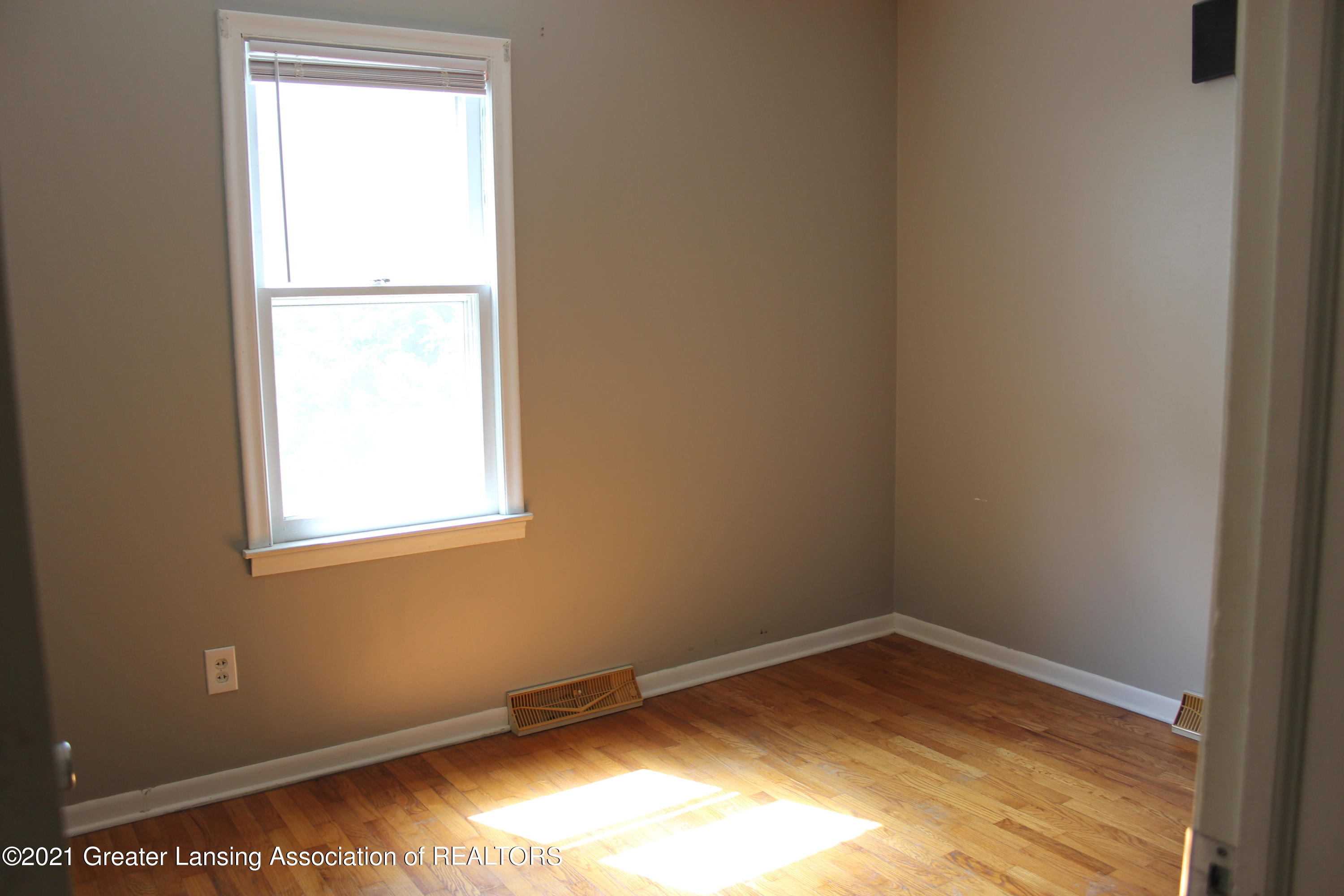 6342 Rosedale Road Lansing, MI 48911 - Photo 15 of 26 43