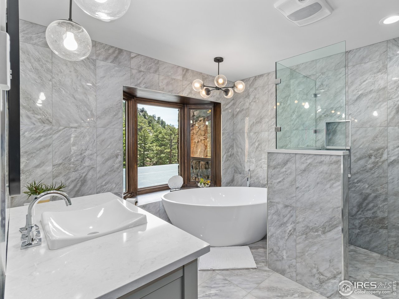 2701 Fall River Road Estes Park, CO 80517 - Photo 29 of 40 a bathroom with a bathtub and sink