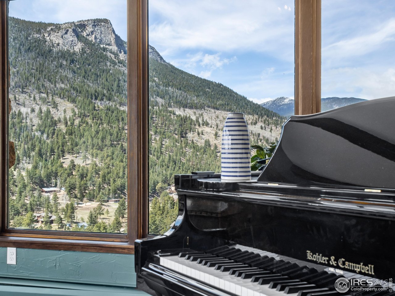 2701 Fall River Road Estes Park, CO 80517 - Photo 8 of 40 a sitting area with sitting on top of it